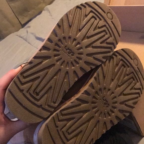 Uggs classic tall marshmellow color size 6. - Picture 2 of 4